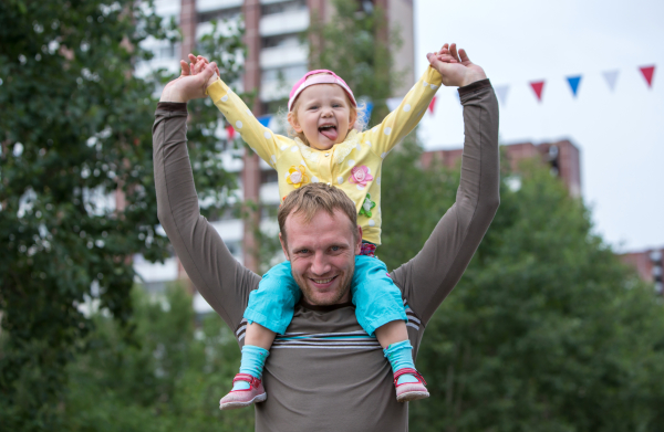 В Беларуси могут ввести двухнедельный декретный отпуск для отцов