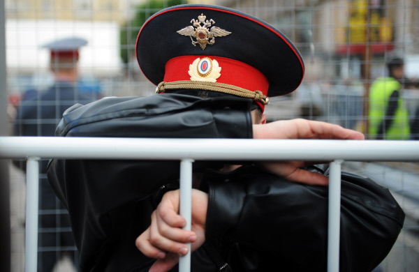 Полицейский совершил самоубийство у парка основного здания МГУ Полицейский совершил самоубийство у парка основного здания МГУ