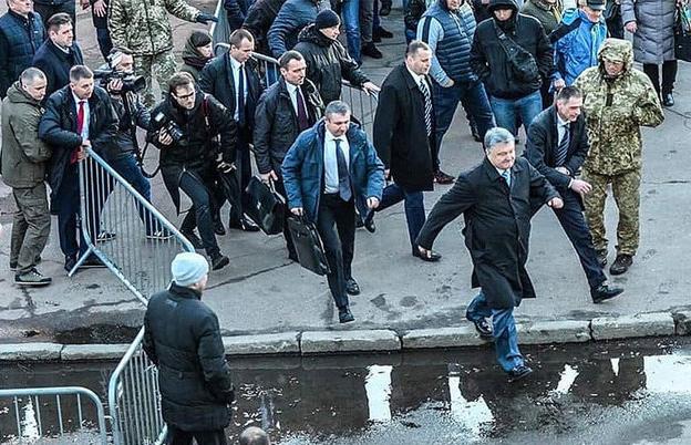 В итоге столкновения у АП пострадали два полицейских и нацгвардеец В итоге столкновения у АП пострадали два полицейских и нацгвардеец