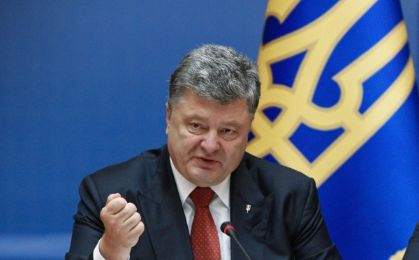 Порошенко внес законодательный проект в Раду по ограничению депутатской неприкосновенности Порошенко внес законодательный проект в Раду по ограничению депутатской неприкосновенности