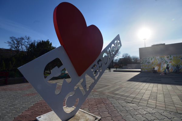 В Железноводске сшили «Синий платочек» длиной 16 метров