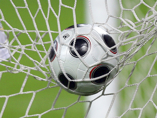 мяч в сетке мяч в сетке