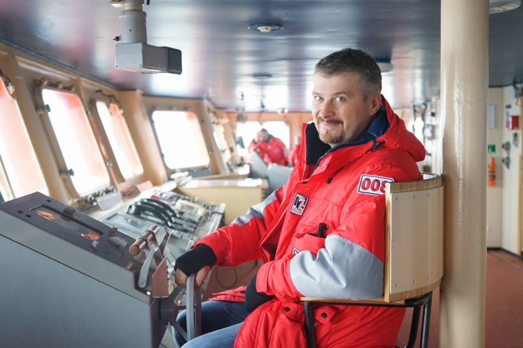 НСН за штурвалом атомного ледокола 50 лет Победы.JPG НСН за штурвалом атомного ледокола 50 лет Победы.JPG