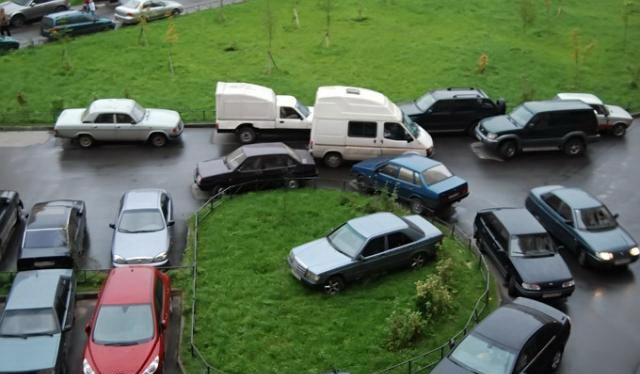В столице РФ могут запретить парковку во дворах В столице РФ могут запретить парковку во дворах