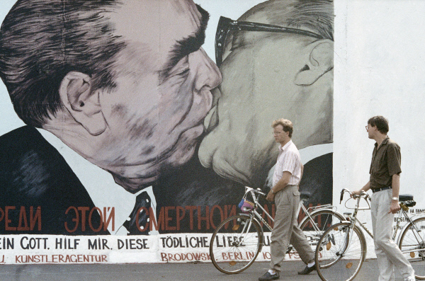 В Германии вновь построят Берлинскую стену
