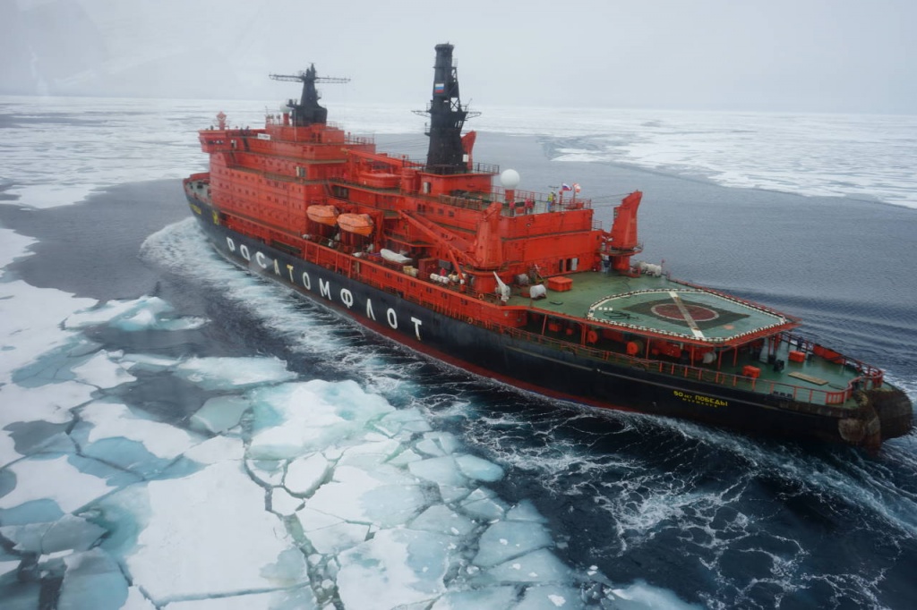 Ледокол 50 лет Победы - с высоты вертолетного полета - 1.JPG Ледокол 50 лет Победы - с высоты вертолетного полета - 1.JPG