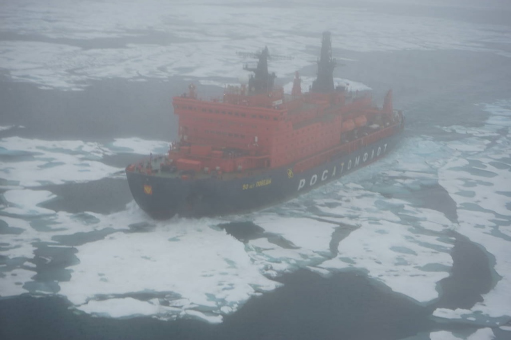 Туман над ледоколом - 1.JPG Туман над ледоколом - 1.JPG